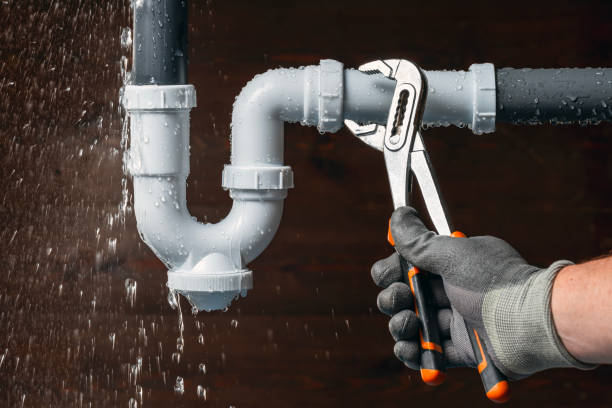 Professional Gas Line Repair technician working in Yukon, MO